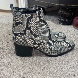 Brand new only worn once!!!